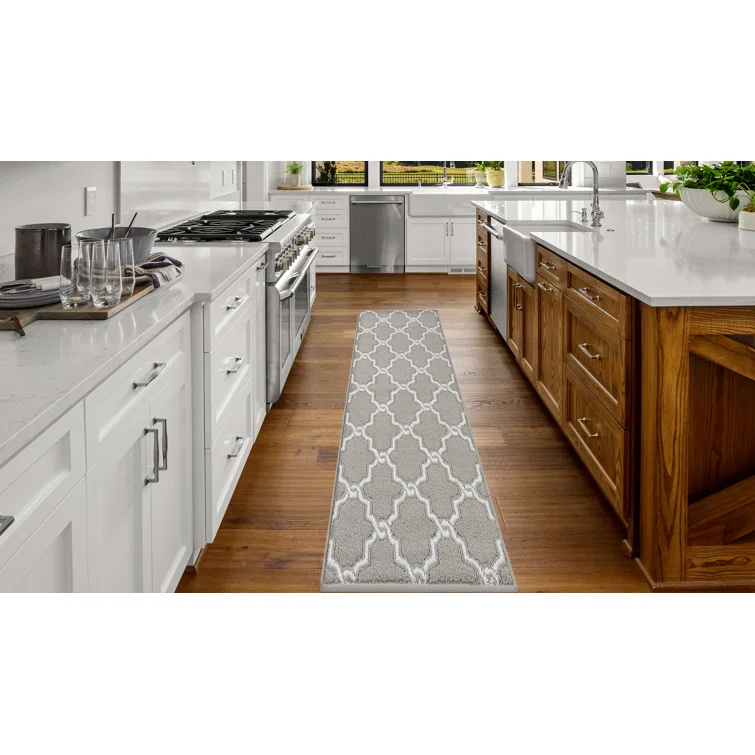 Tufted Performance Light Gray/White Trellis Runner Rug