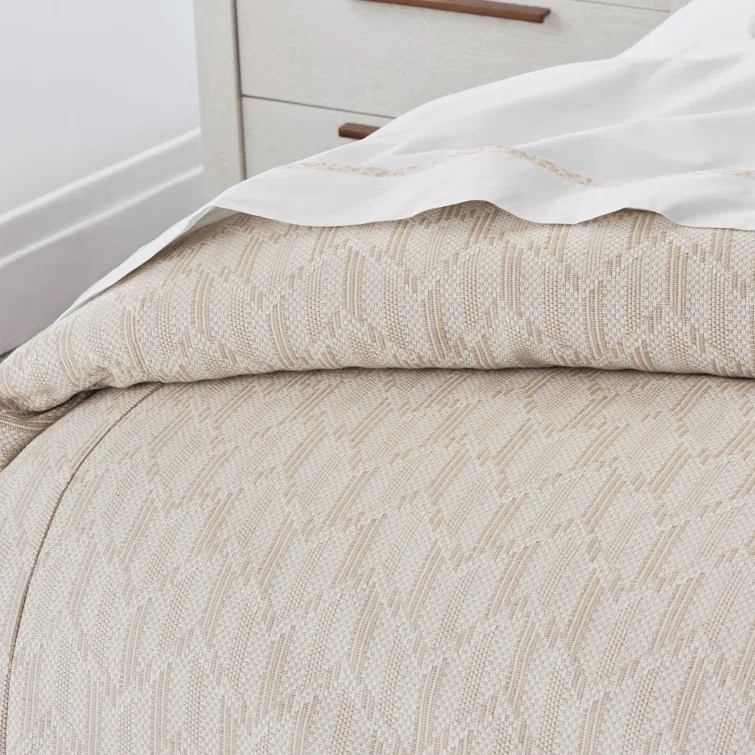 Park City Modern & Contemporary Cotton Blend Baffle Box Stitch Chevron / Zig Zag Comforter