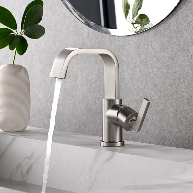 Single Hole Bathroom Faucet with Drain Assembly