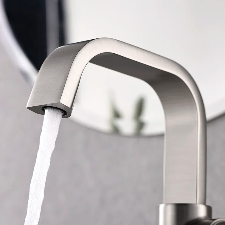 Single Hole Bathroom Faucet with Drain Assembly