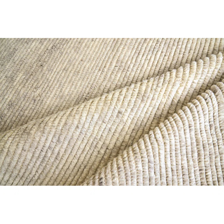 Kaza Hand-Knotted Wool Light Silver/Ivory Area Rug