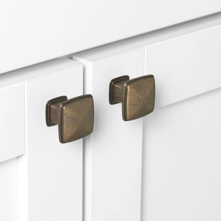 Deco 1 1/4" Length Square Knob