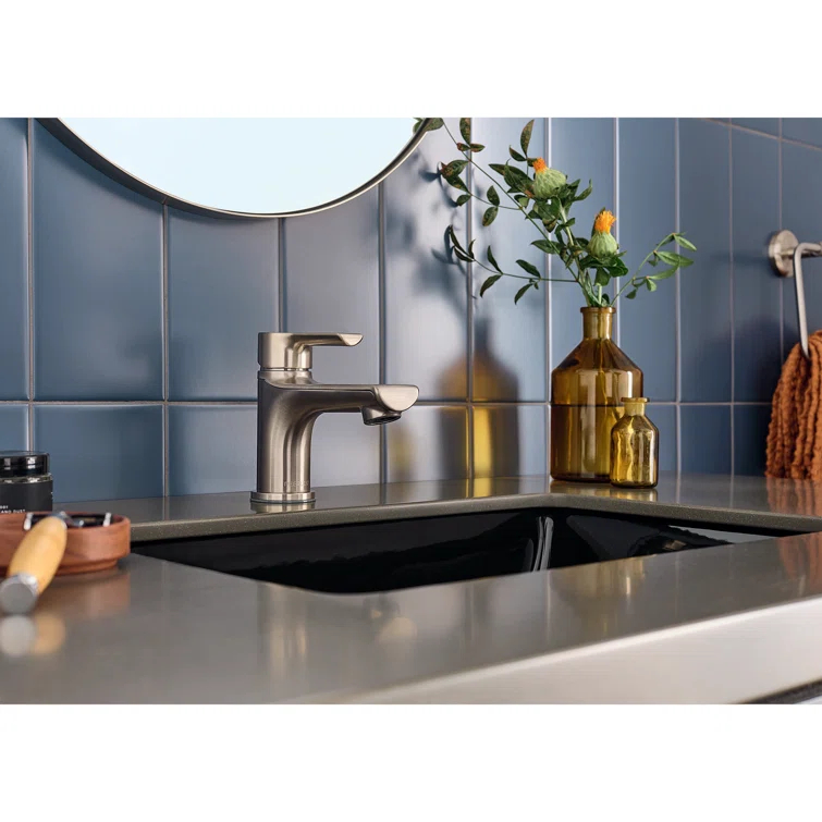 Single-Hole Single-handle Bathroom Faucet with Drain Assembly