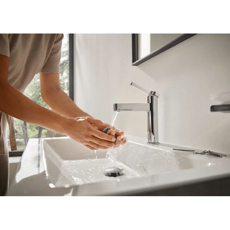Finoris Single-Hole Faucet with Pop-Up Drain
