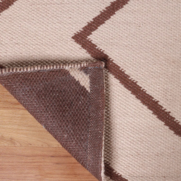 Kent Modern Chevron Zig-Zag Indoor/ Outdoor Area Rug By Haus & Home Beige