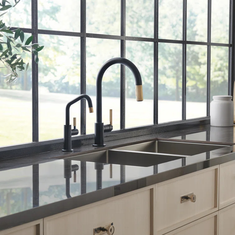 Modern 16" Stainless Steel Kitchen Faucet with Pull-out Spray