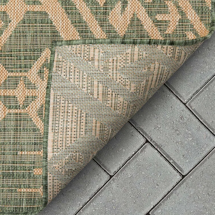 Well Woven Cascade Diamond Pattern Indoor/Outdoor Green Flat-Weave Rug