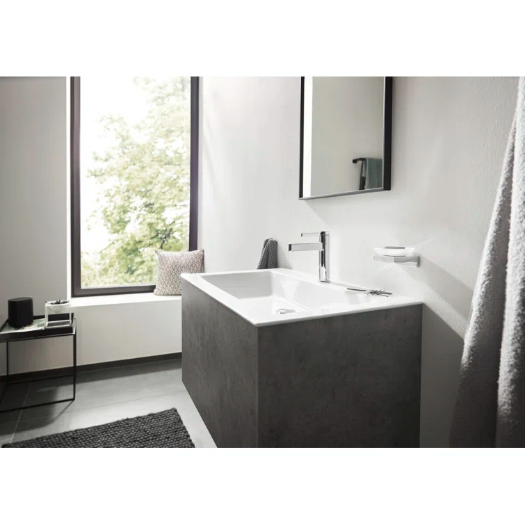 Finoris Single-Hole Faucet with Pop-Up Drain