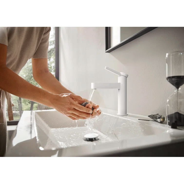 Finoris Single-Hole Faucet with Pop-Up Drain