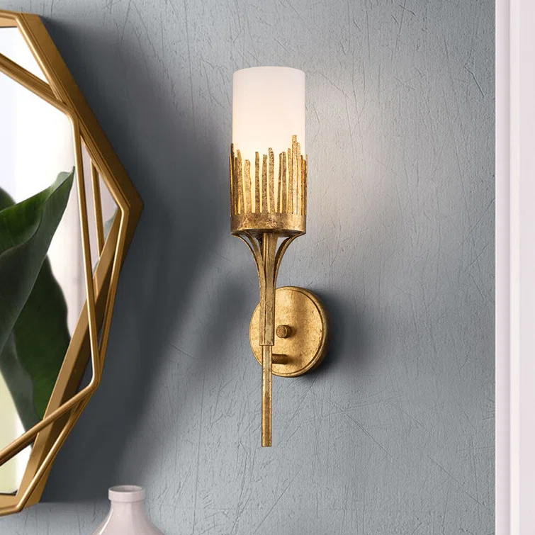 Lucas McKearn Manor 1-Light Transitional Metal Wall Sconce in Gold