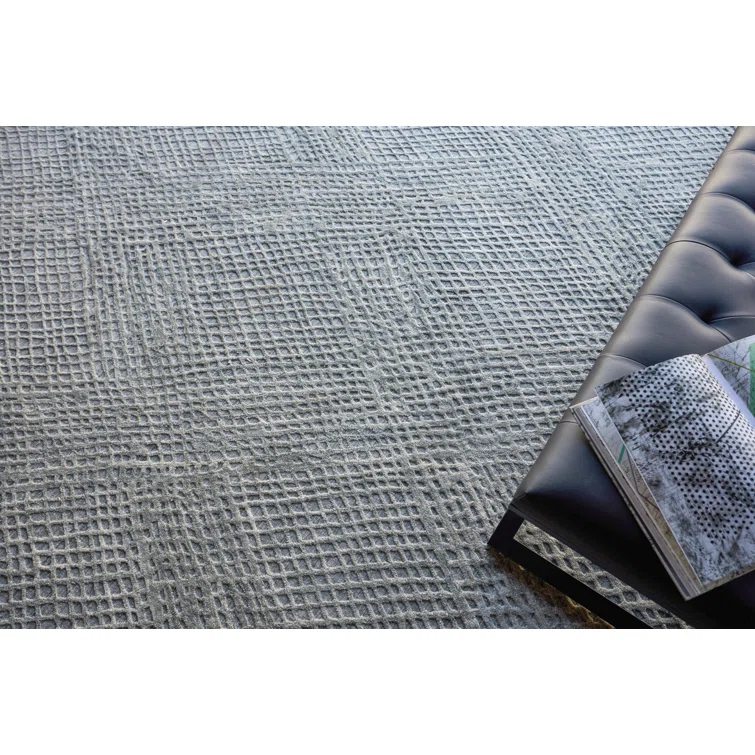 Rectangle Crescendo Hand Loomed Synthetics Area Rug in Silver