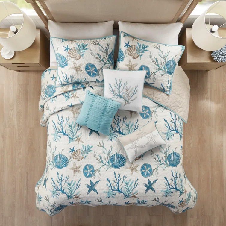 Madison Park Pebble Beach Cotton Sateen 210 TC Reversible 6 Piece Quilt Set with Throw Pillows