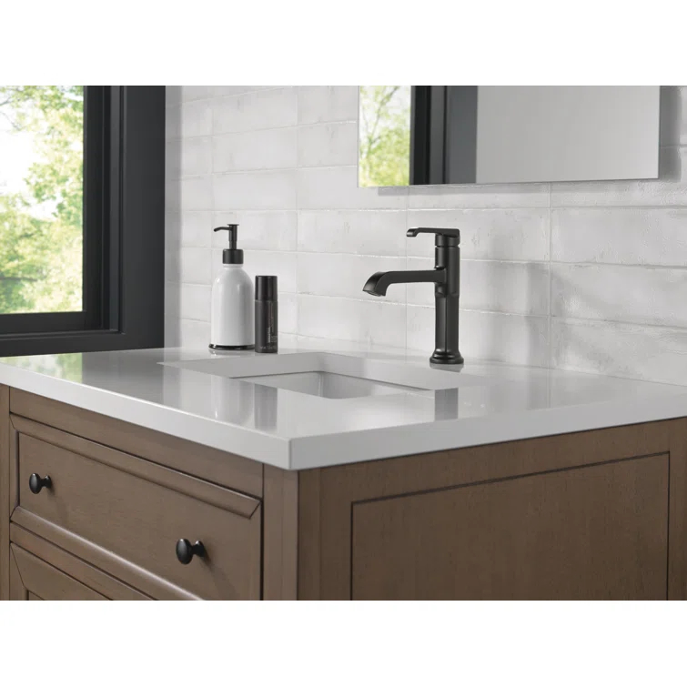 Tetra Single Hole Bathroom Faucet, Single Handle Bathroom Sink Faucet with Drain Assembly