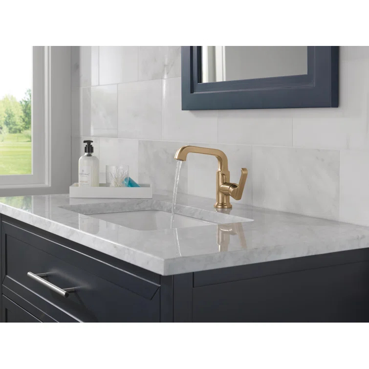 Tetra Single Hole Bathroom Faucet, Single Handle Bathroom Sink Faucet with Drain Assembly
