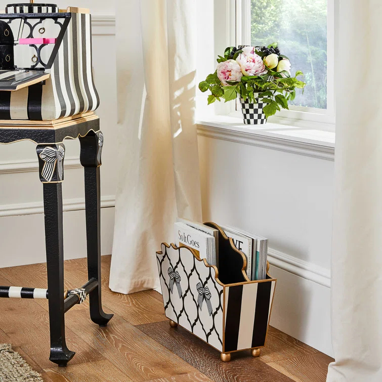 Pretty As a Bow Magazine Holder