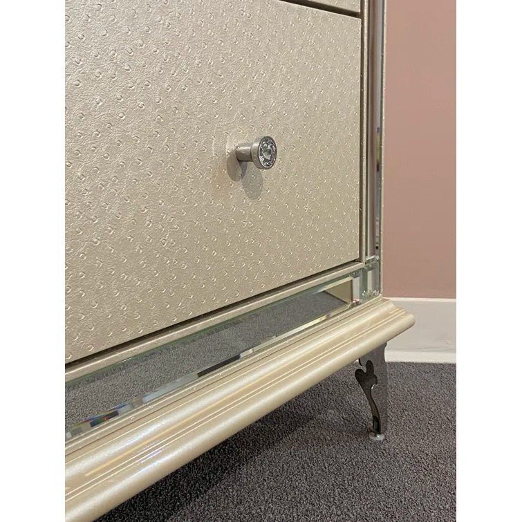40.25'' W 5 - Drawer Dresser