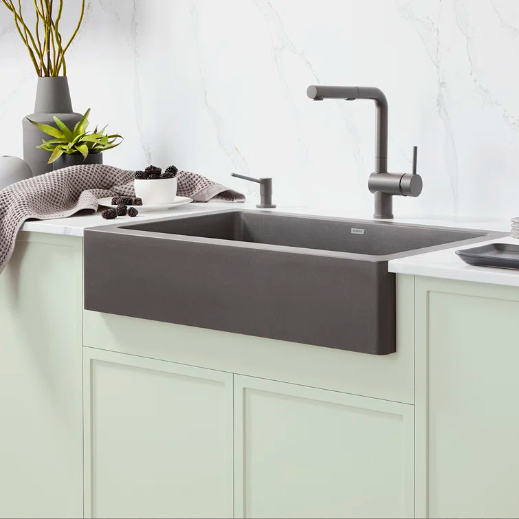 Linus Low Arc Pull-Out Dual-Spray Kitchen Faucet