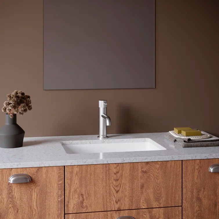 Tryst Single-Hole Single-handle Bathroom Faucet with Drain Assembly