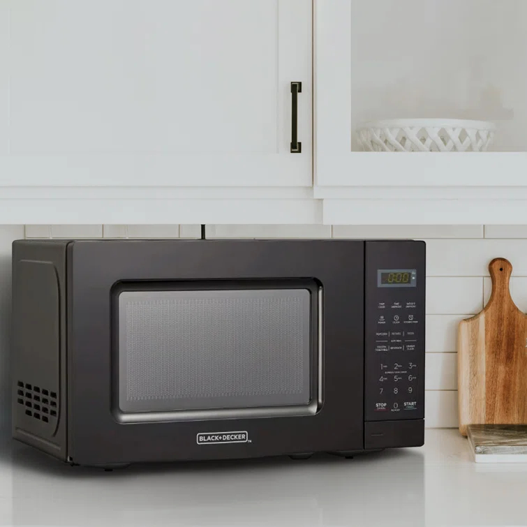 Black+Decker 0.7 Cubic Feet 700 Watt Countertop Microwave