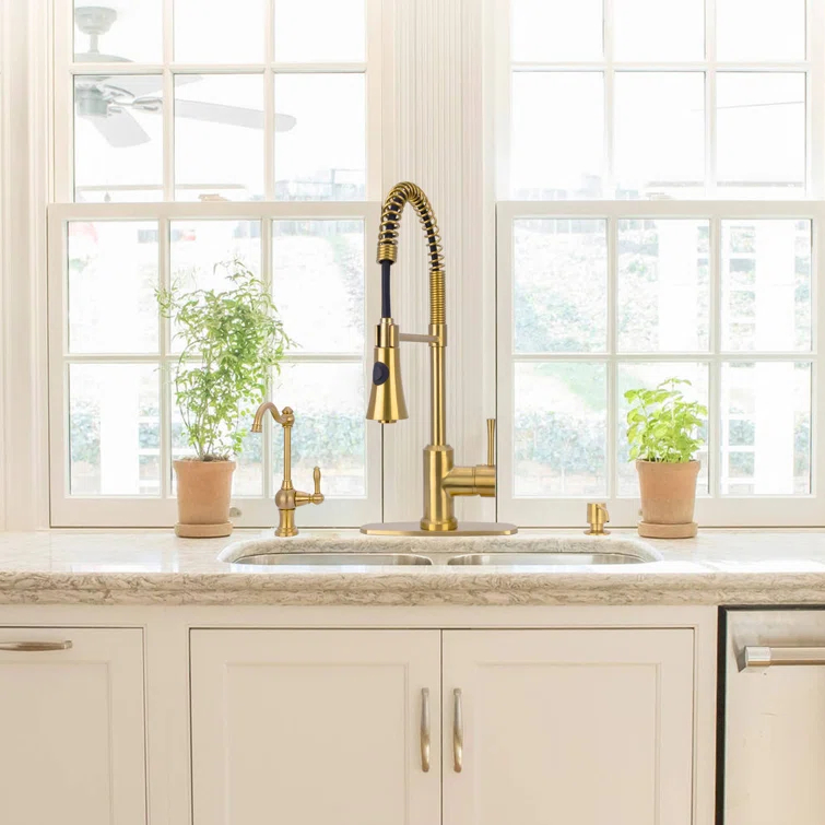 Pull Down Single Handle Kitchen Faucet