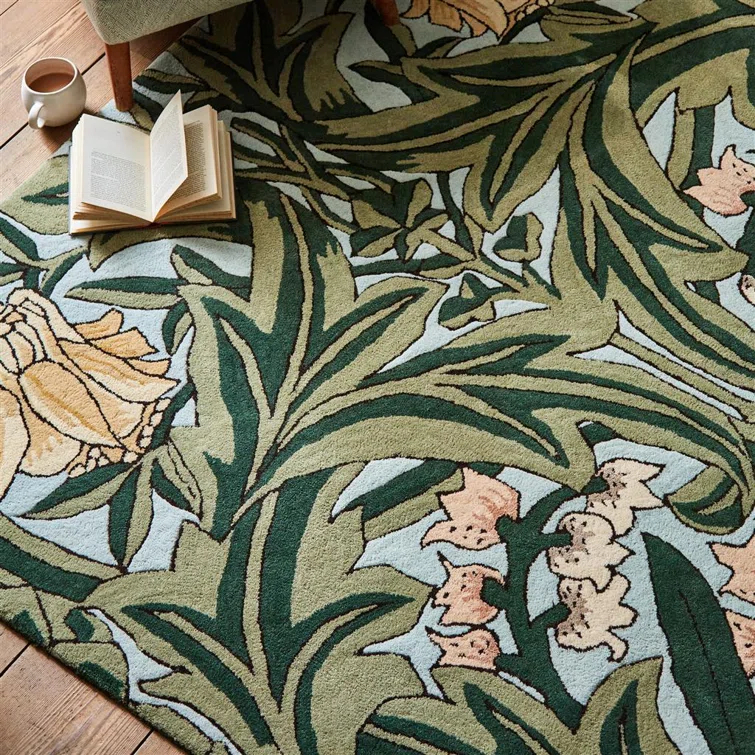 Hand-Tufted Green and White Wool Floral Area Rug, 8'2" x 11'6"