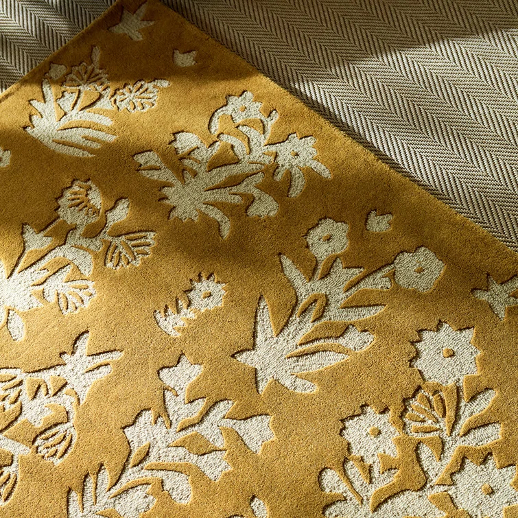 Handmade Gold Floral Wool Rectangular Area Rug 4'6" x 6'6"