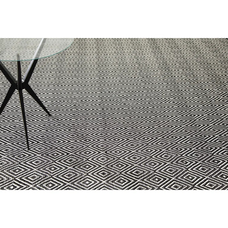 Diamond Black/Ivory Handwoven Indoor/Outdoor Rug