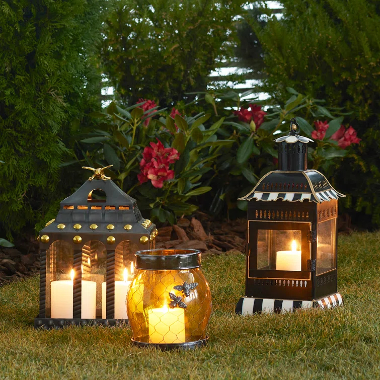 Courtly Check® Busy Bee Lantern