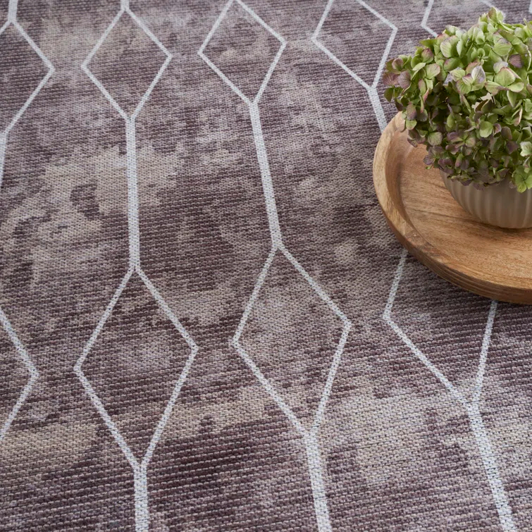 Geometric Machine Washable Polyester/Cotton Area Rug in Mocha