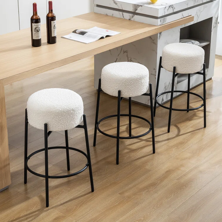 Swivel 26.7'' Boucle Counter Stool