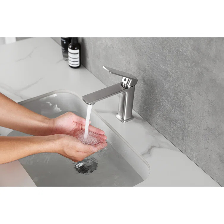 Lena Single-Hole Single-handle Bathroom Faucet