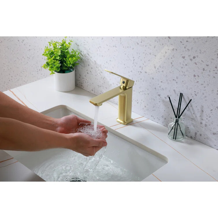 Lena Single-Hole Single-handle Bathroom Faucet