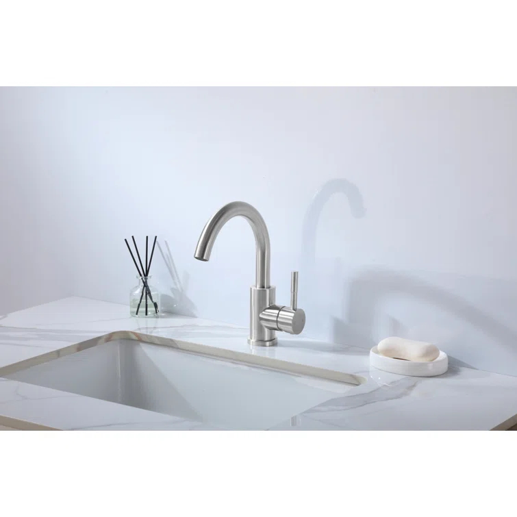 Louis Single-Hole Single-handle Bathroom Faucet