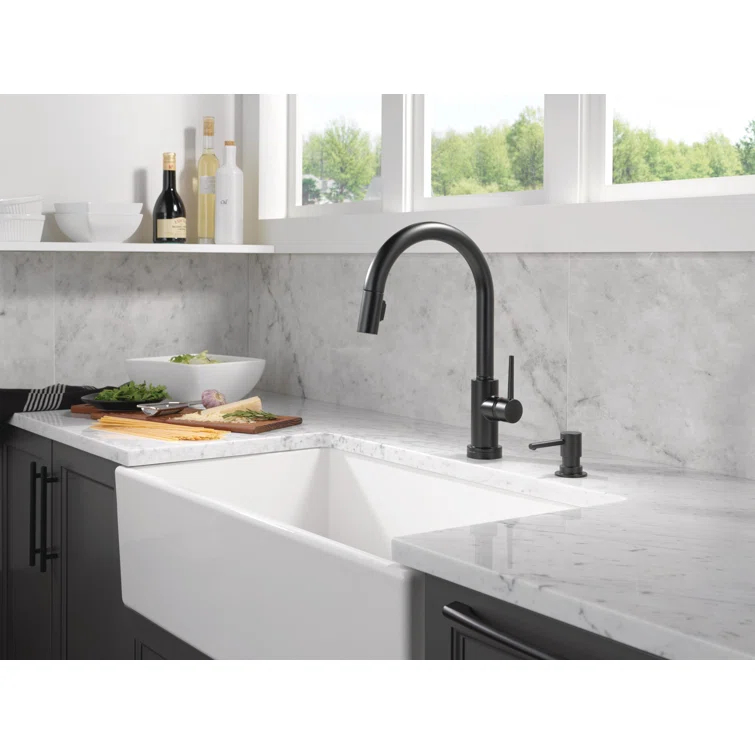 Trinsic Touch2O Kitchen Sink Faucet with Touchless Technology