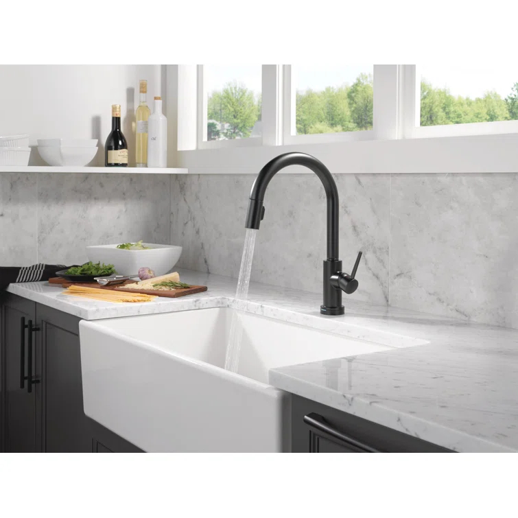 Trinsic Touch2O Kitchen Sink Faucet with Touchless Technology