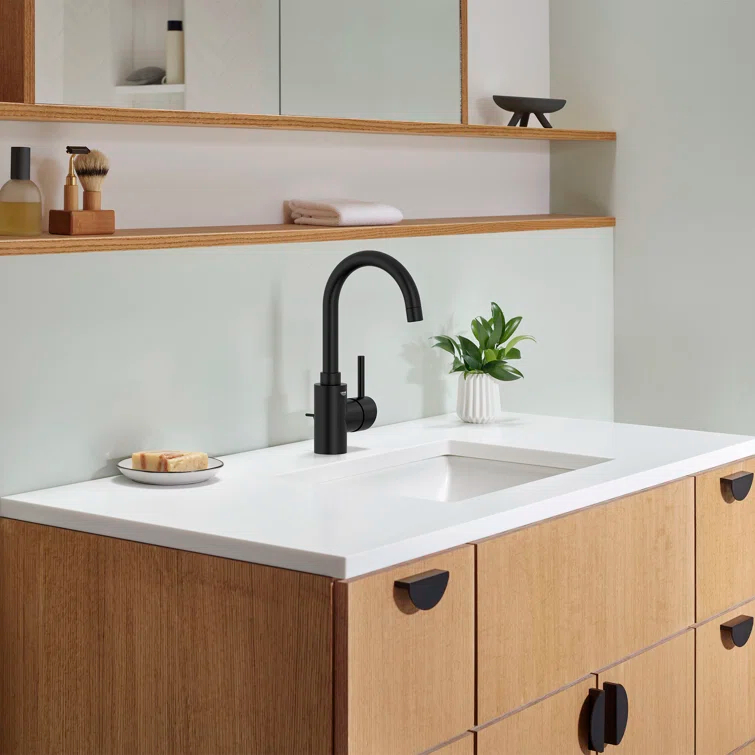 Concetto™ Single Hole Bathroom Faucet with Drain Assembly