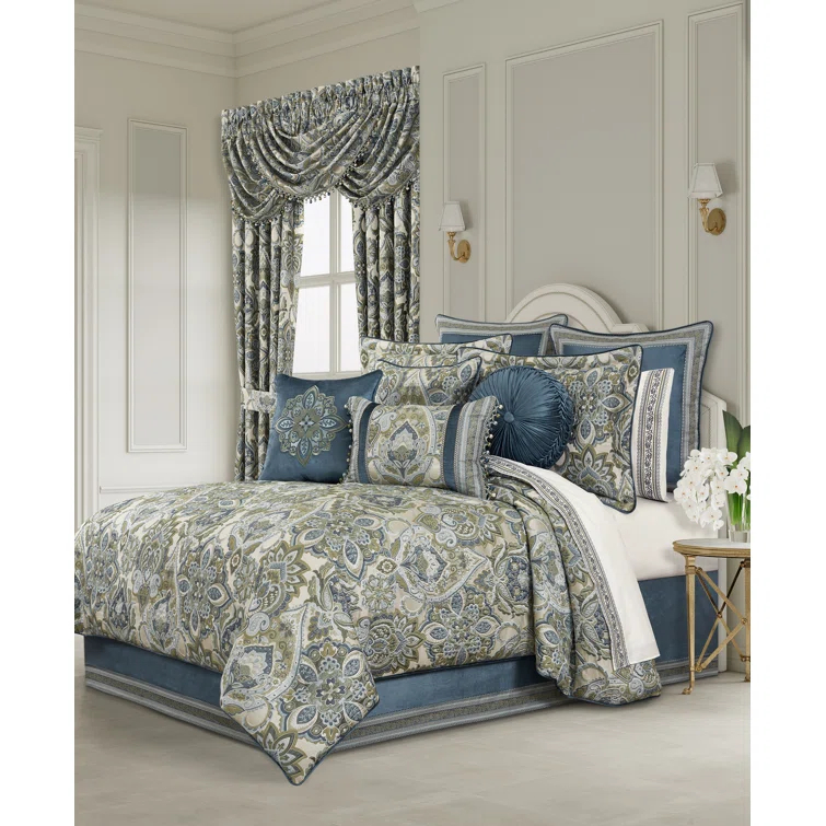 Anzalone Comforter Set