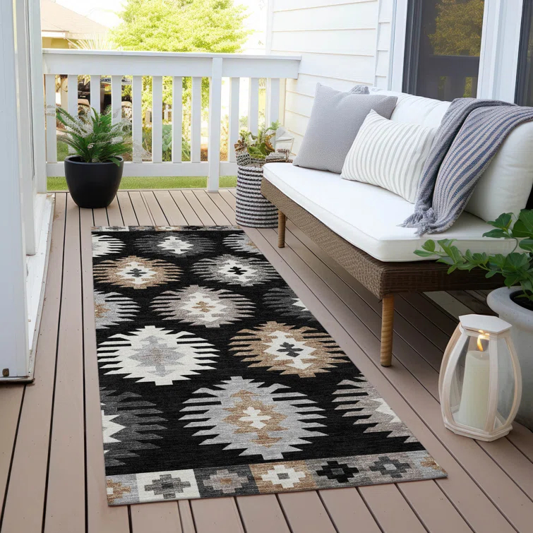 Chayden Washable Southwestern Indoor / Outdoor Rug