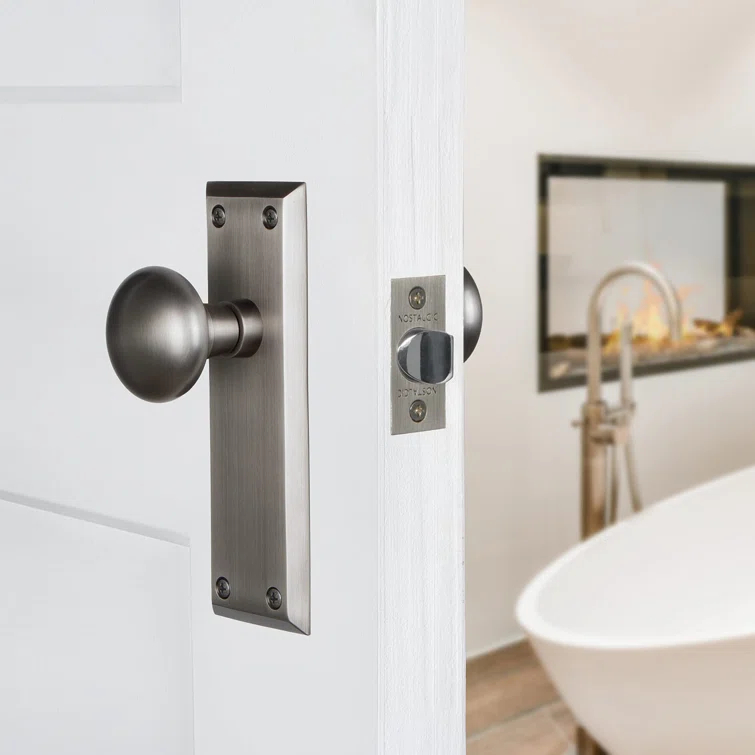 New York Plate with New York Door Knob