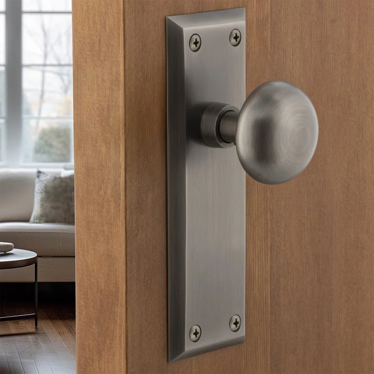 New York Plate with New York Door Knob