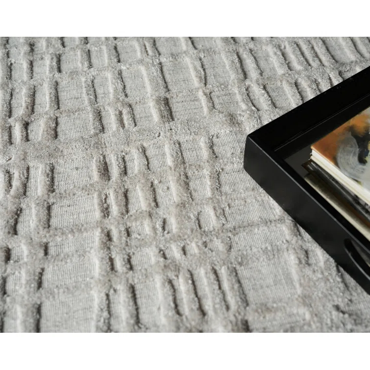Exquisite Rugs Crescendo Handmade Handloomed Bamboo Silk Silver Area Rug