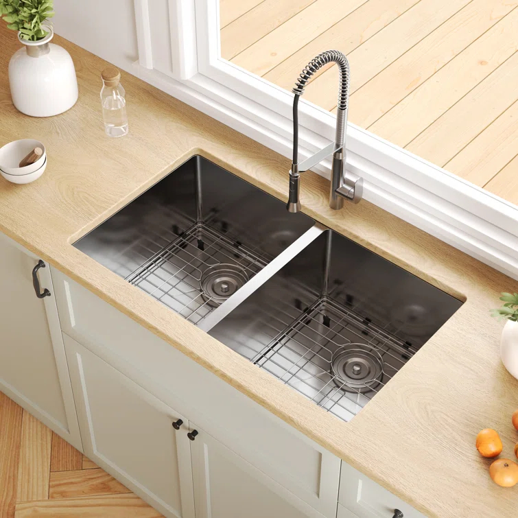 DeerValley 33'' L Undermount 50/50 Double Bowl Stainless Steel Kitchen Sink with Basket Strainers and Stainless Steel Grids
