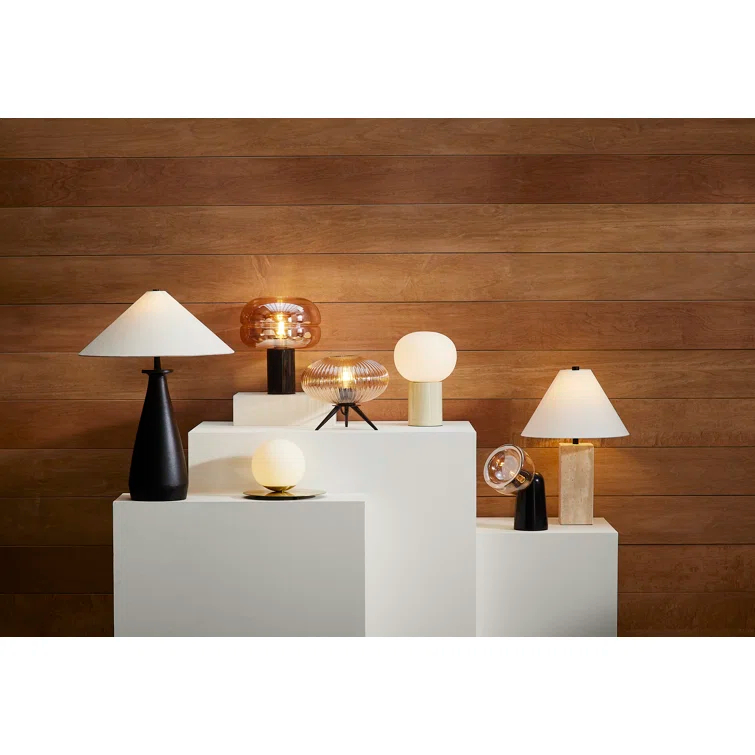 Grenache Metal Globe Lamp