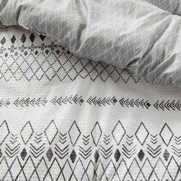 Madison Park Fraser 5 Piece Printed Seersucker Comforter Set with Throw Pillows