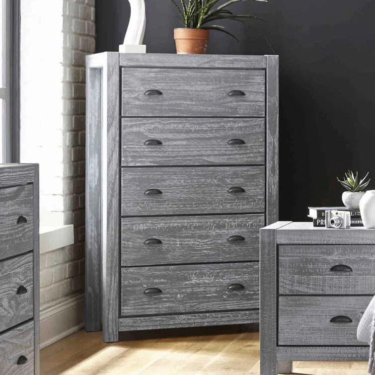 Montauk Solid Wood 32.5'' W 5 - Drawer Dresser