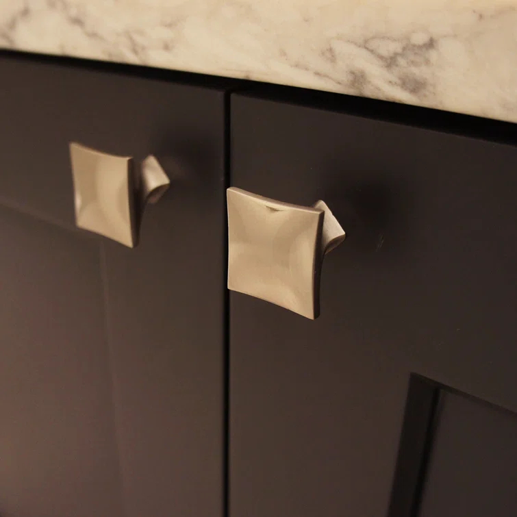 Twist 1 1/4" Length Square Knob