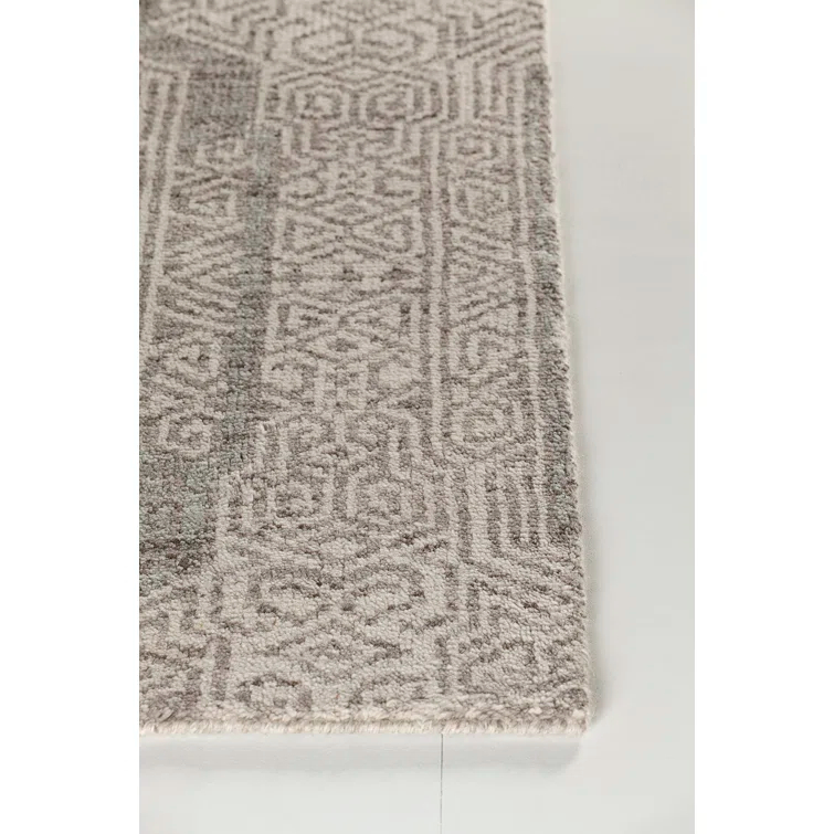 Isla Hand-Knotted Gray/Cream Area Rug