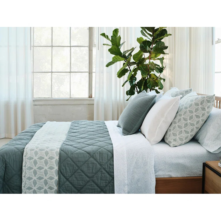Doe Organic Cotton Reversible Throw Blanket with Fringe