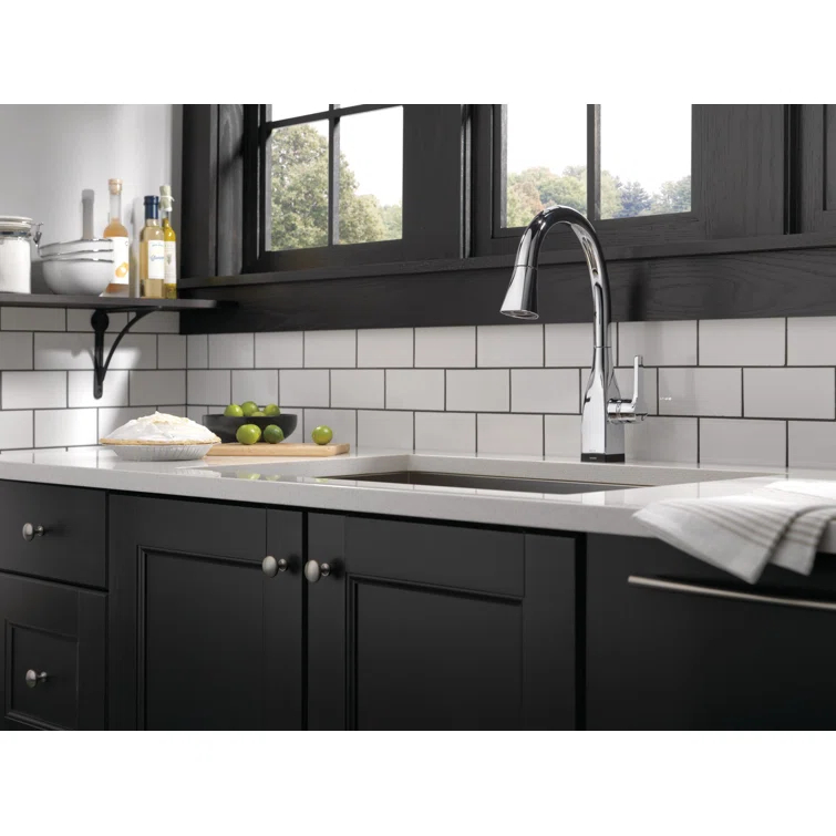Mateo Pull Down Touch Single Handle Kitchen Faucet with MagnaTite® Docking and Touch2O® Technology