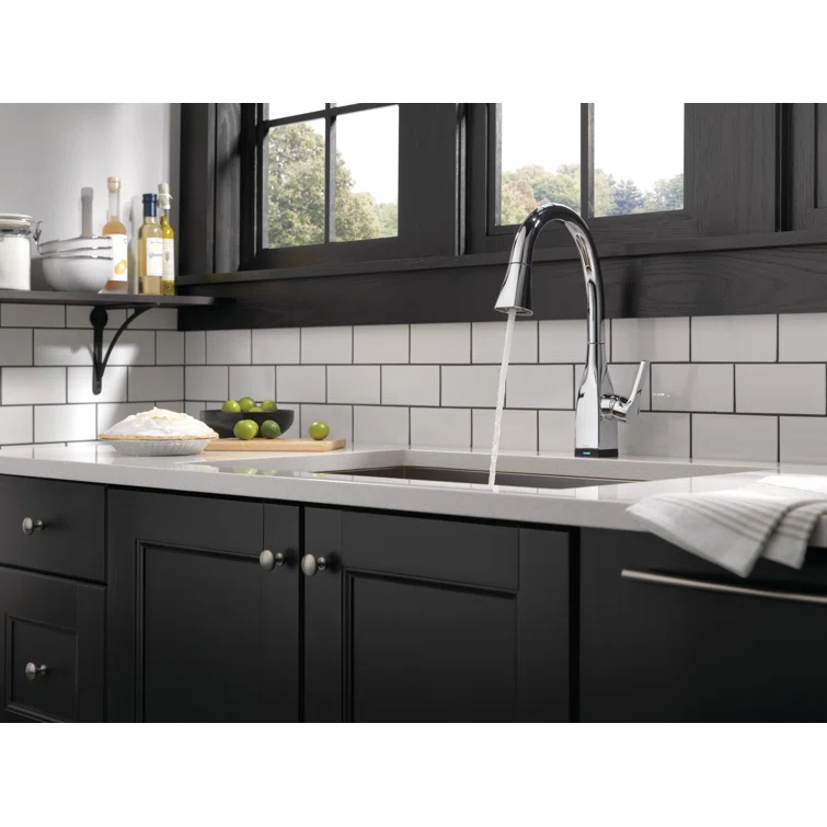 Mateo Pull Down Touch Single Handle Kitchen Faucet with MagnaTite® Docking and Touch2O® Technology